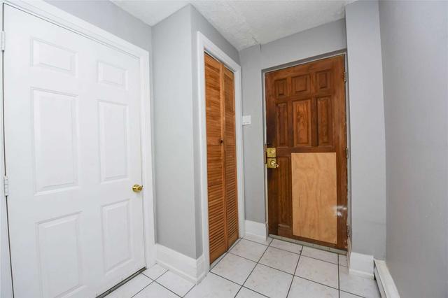 83 Darras Crt, Townhouse with 3 bedrooms, 2 bathrooms and 1 parking in Brampton ON | Image 27