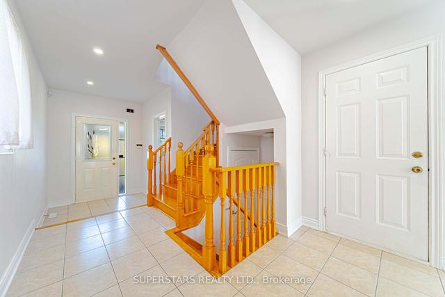 75 Westchester Cres, House detached with 3 bedrooms, 4 bathrooms and 6 parking in Markham ON | Image 3