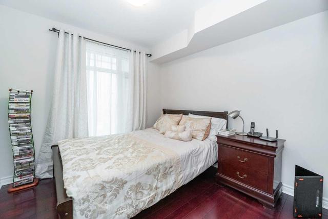 74 - 23 Applewood Lane, Townhouse with 3 bedrooms, 3 bathrooms and 1 parking in Toronto ON | Image 9
