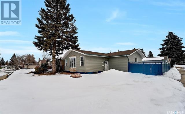 21 Britnell Crescent, House detached with 5 bedrooms, 2 bathrooms and null parking in Saskatoon SK | Image 1