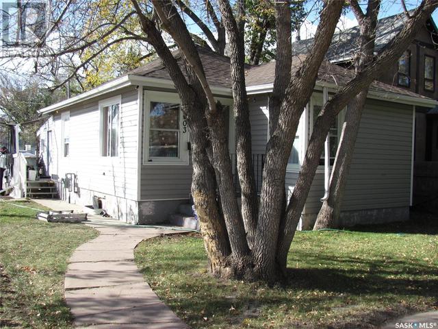 803 I Avenue N, House detached with 3 bedrooms, 1 bathrooms and null parking in Saskatoon SK | Image 3