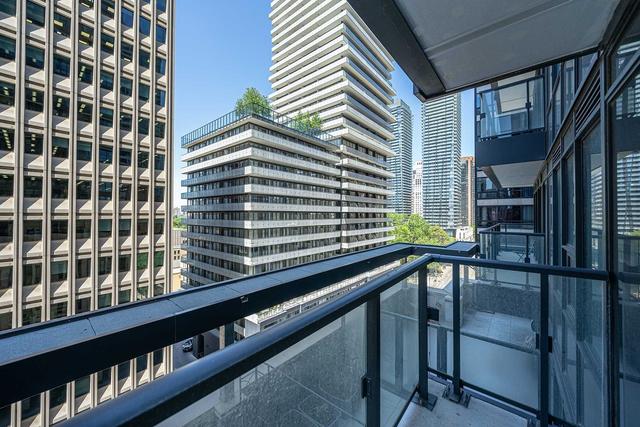 1013 - 955 Bay St, Condo with 1 bedrooms, 1 bathrooms and 0 parking in Toronto ON | Image 3