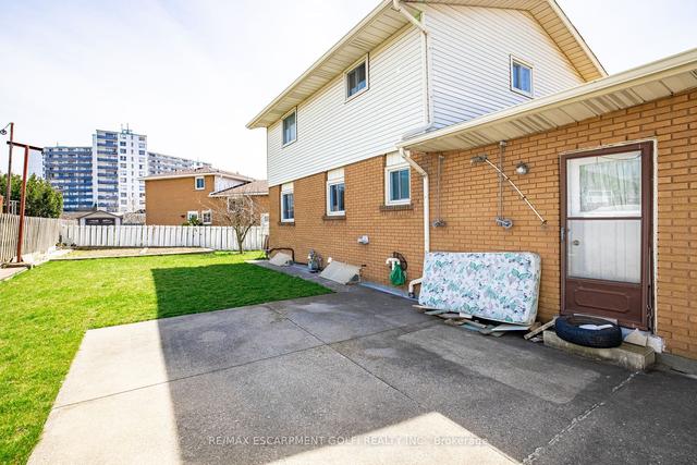 22 Crown Crt, House detached with 3 bedrooms, 2 bathrooms and 2 parking in Hamilton ON | Image 35