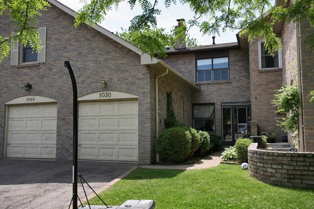 1030 Runnymead Cres, House attached with 3 bedrooms, 3 bathrooms and null parking in Oakville ON | Image 1