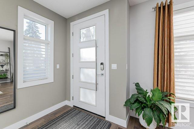 11424 71 Av Nw, House semidetached with 4 bedrooms, 3 bathrooms and null parking in Edmonton AB | Image 2