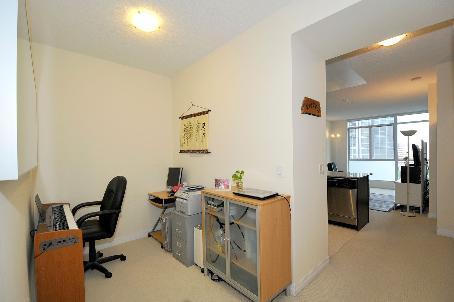 1107 - 225 Webb Dr, Condo with 1 bedrooms, 2 bathrooms and 1 parking in Mississauga ON | Image 4