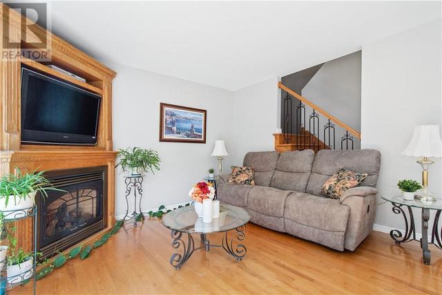 702 Laurier St, House attached with 3 bedrooms, 1 bathrooms and null parking in Dieppe NB | Image 2