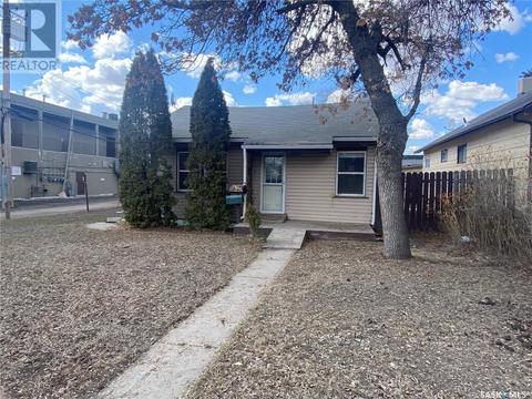 1213 1st Avenue N, House detached with 2 bedrooms, 1 bathrooms and null parking in Saskatoon SK | Card Image