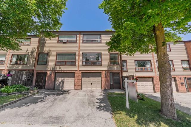 13 The Bridle Path, Townhouse with 3 bedrooms, 2 bathrooms and 2 parking in Clarington ON | Image 1
