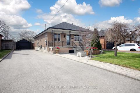 39 Bunnel Cres, House detached with 3 bedrooms, 2 bathrooms and 11 parking in Toronto ON | Card Image