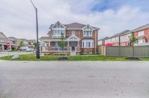 1 Leblanc Cres, House attached with 4 bedrooms, 3 bathrooms and 4 parking in Brampton ON | Image 1