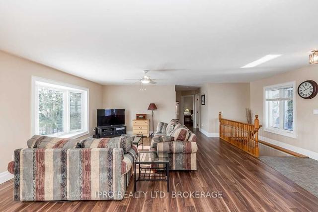 2063 Highway 11, House detached with 2 bedrooms, 1 bathrooms and 8 parking in Oro Medonte ON | Image 6