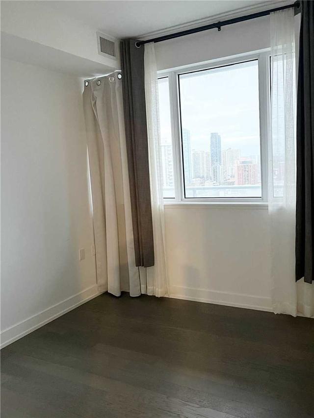 2405 - 7 Grenville St, Condo with 2 bedrooms, 2 bathrooms and 0 parking in Toronto ON | Image 8