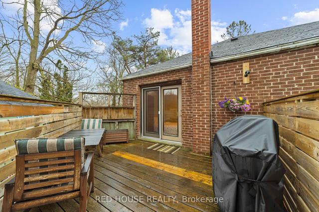 68 Nesbitt Dr, House detached with 2 bedrooms, 2 bathrooms and 5 parking in Toronto ON | Image 14