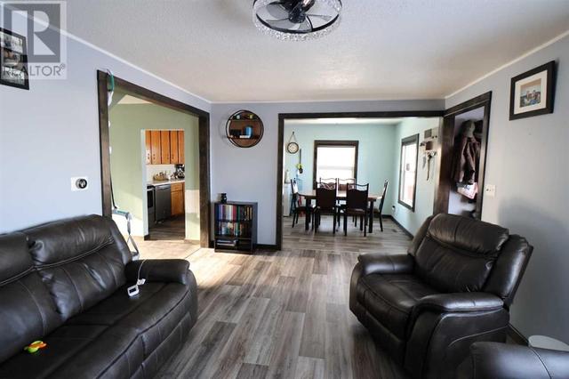 110077 Twp Rd 102, House detached with 5 bedrooms, 1 bathrooms and 2 parking in Forty Mile County No. 8 AB | Image 8