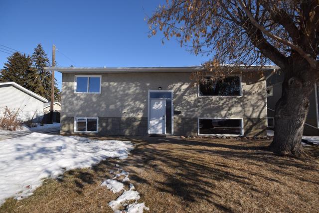 5626 55 Street, House detached with 5 bedrooms, 2 bathrooms and 4 parking in Red Deer AB | Image 1