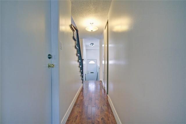 9 - 42 Stonehill Crt, Townhouse with 3 bedrooms, 3 bathrooms and 2 parking in Toronto ON | Image 4