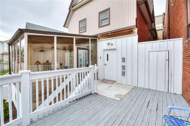 18 Eby Street S, House detached with 2 bedrooms, 2 bathrooms and null parking in Kitchener ON | Image 6