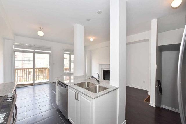 58 Farooq Blvd, House attached with 3 bedrooms, 3 bathrooms and 2 parking in Vaughan ON | Image 3