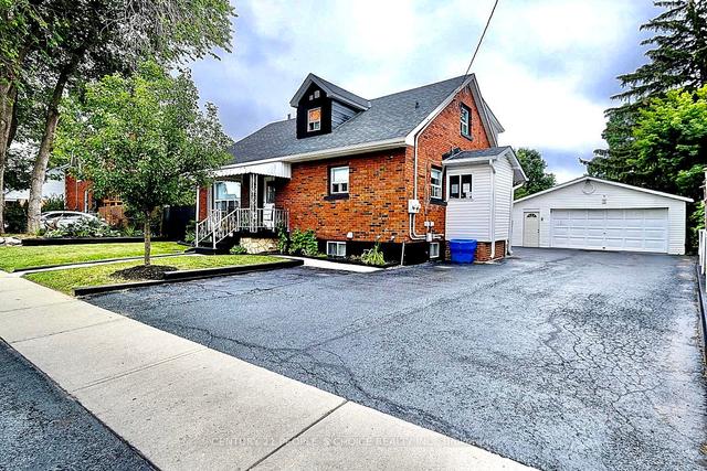 35 Archibald St, House detached with 7 bedrooms, 3 bathrooms and 9 parking in Brampton ON | Image 28