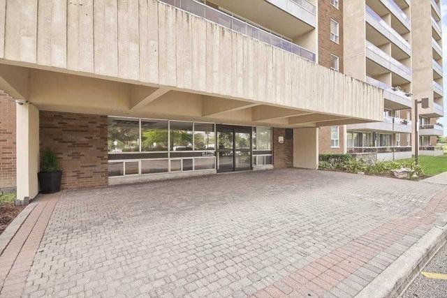 1003 - 25 Four Winds Dr, Condo with 3 bedrooms, 2 bathrooms and 1 parking in Toronto ON | Image 12