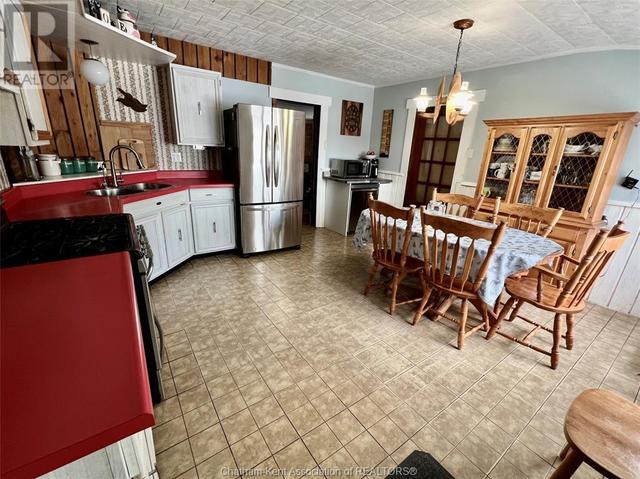 4045 On 579 Highway, Home with 4 bedrooms, 2 bathrooms and null parking in Cochrane ON | Image 26