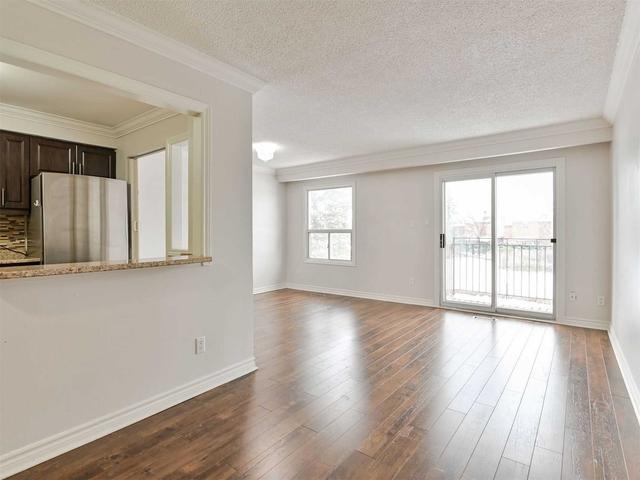 40 Collins Cres, Townhouse with 3 bedrooms, 3 bathrooms and 2 parking in Brampton ON | Image 10