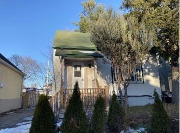 303 Oakdale Ave, House detached with 2 bedrooms, 3 bathrooms and 2 parking in Ottawa ON | Image 2