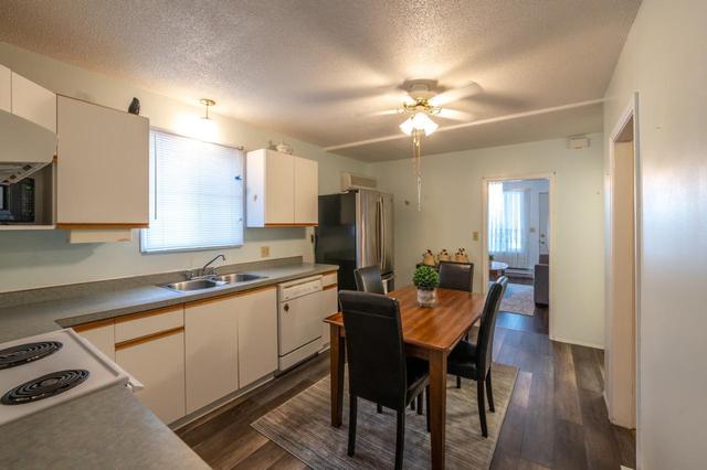 223 Hastings Avenue, House detached with 2 bedrooms, 1 bathrooms and 1 parking in Penticton BC | Card Image