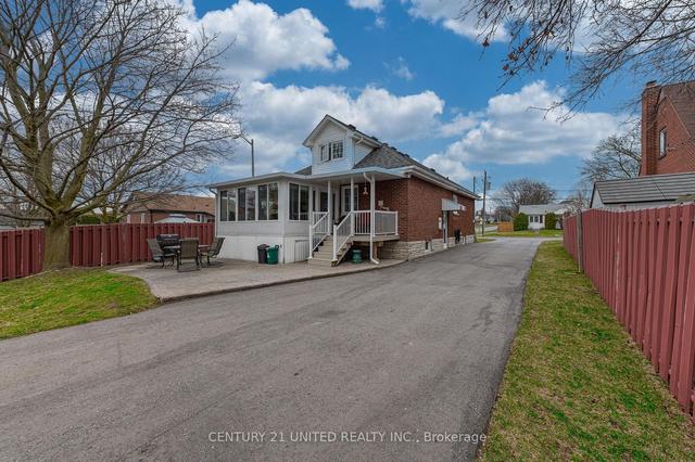 115 Jones Ave, House detached with 2 bedrooms, 2 bathrooms and 8 parking in Oshawa ON | Image 30