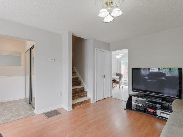 19 Bramhall Circ, House semidetached with 3 bedrooms, 2 bathrooms and 4 parking in Brampton ON | Image 4