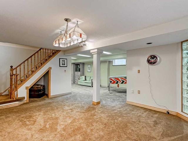 2210 All Saints Cres, House detached with 4 bedrooms, 3 bathrooms and 6 parking in Oakville ON | Image 24