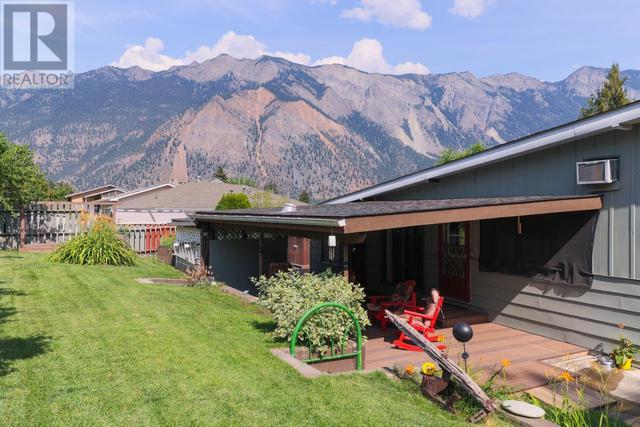 383 Pine Street, House detached with 3 bedrooms, 2 bathrooms and null parking in Lillooet BC | Image 1