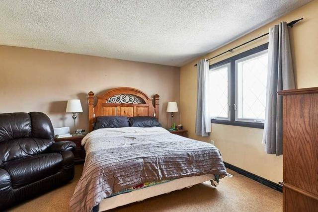58 Hawkins Cres, House semidetached with 3 bedrooms, 2 bathrooms and 5 parking in Ajax ON | Image 2