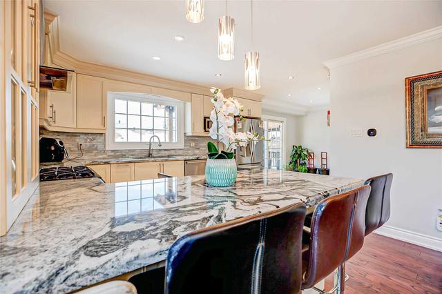 1054 Cedarglen Gate, House detached with 4 bedrooms, 4 bathrooms and 6 parking in Mississauga ON | Image 5