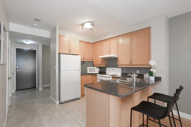 306 - 55 Bloor St E, Condo with 1 bedrooms, 2 bathrooms and 1 parking in Toronto ON | Image 3