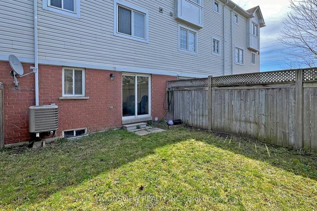 926 Bourne Cres, House attached with 3 bedrooms, 2 bathrooms and 3 parking in Oshawa ON | Image 22