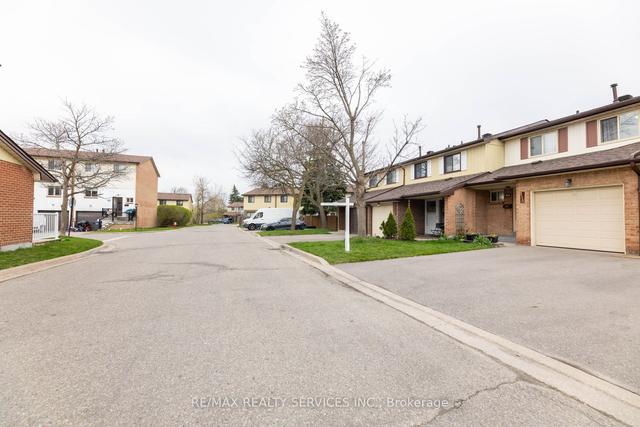 145 Baronwood Crt, Townhouse with 3 bedrooms, 3 bathrooms and 2 parking in Brampton ON | Image 12