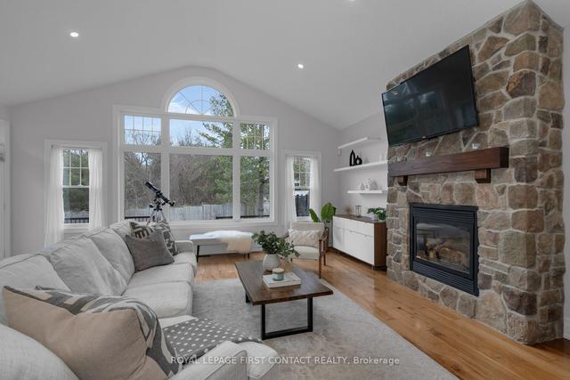 415 Little Ave, House detached with 2 bedrooms, 3 bathrooms and 6 parking in Barrie ON | Image 3