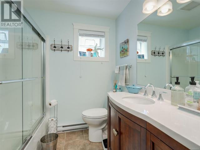 2719 Asquith St, House attached with 2 bedrooms, 1 bathrooms and 1 parking in Victoria BC | Image 16