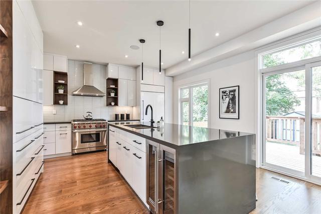 14 Parkview Hts, House detached with 4 bedrooms, 5 bathrooms and 2 parking in Toronto ON | Image 7