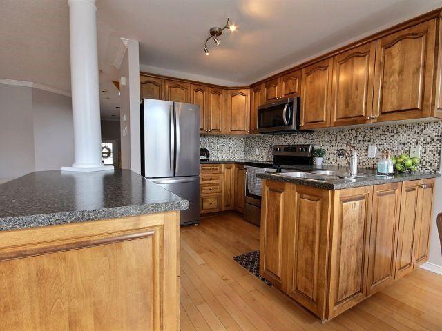 2062 Dorima St, House attached with 3 bedrooms, 3 bathrooms and 2 parking in Ottawa ON | Image 12