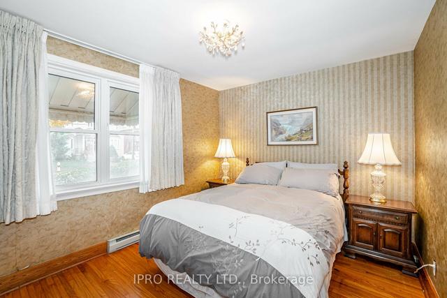 27 Madawaska Ave, House detached with 2 bedrooms, 2 bathrooms and 5 parking in Toronto ON | Image 9