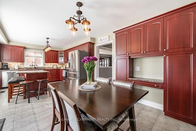 72 Swift Cres, House detached with 4 bedrooms, 4 bathrooms and 4 parking in Cambridge ON | Image 2