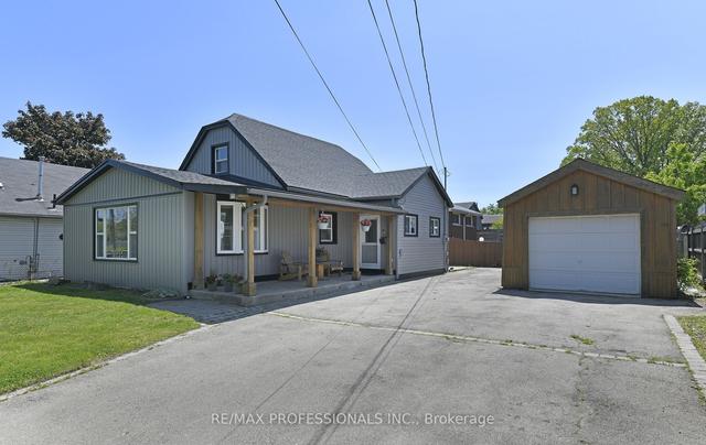 2160 Brampton St, House detached with 3 bedrooms, 1 bathrooms and 7 parking in Hamilton ON | Image 1