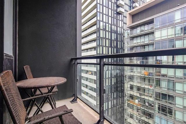 1705 - 17 Dundonald St, Condo with 1 bedrooms, 1 bathrooms and 0 parking in Toronto ON | Image 13
