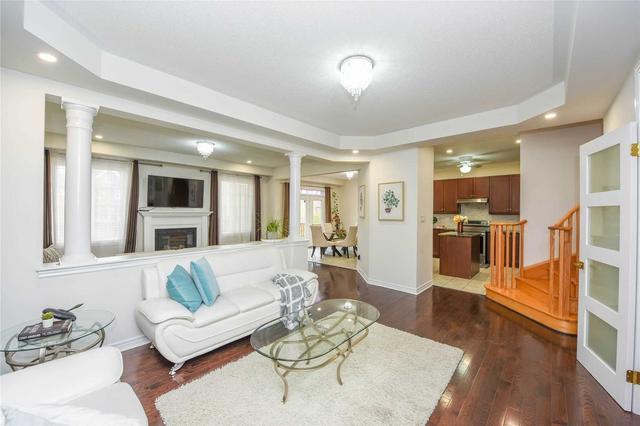 404 Nairn Circ, House detached with 4 bedrooms, 4 bathrooms and 6 parking in Milton ON | Image 9