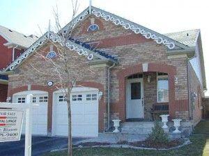 6862 Gooderham Estate Blvd, House detached with 3 bedrooms, 2 bathrooms and 2 parking in Mississauga ON | Image 2