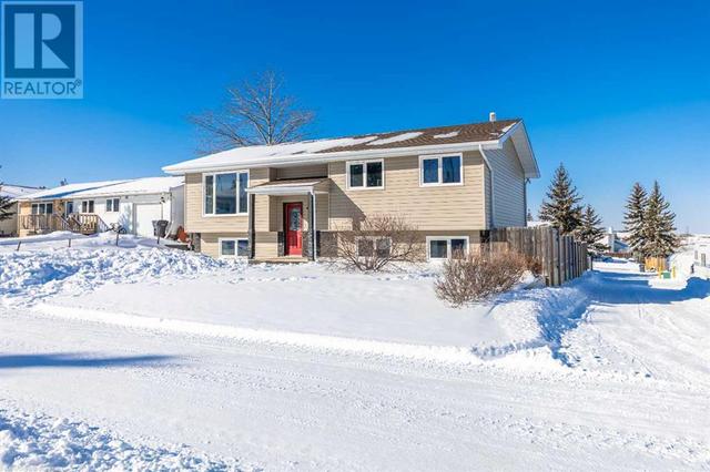 5214 49a Street, House detached with 5 bedrooms, 2 bathrooms and 4 parking in Kitscoty AB | Image 1