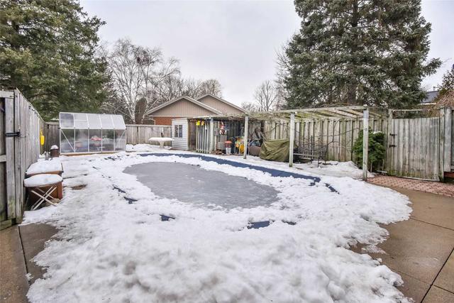 208 Eramosa Rd, House detached with 3 bedrooms, 3 bathrooms and 10 parking in Guelph ON | Image 4